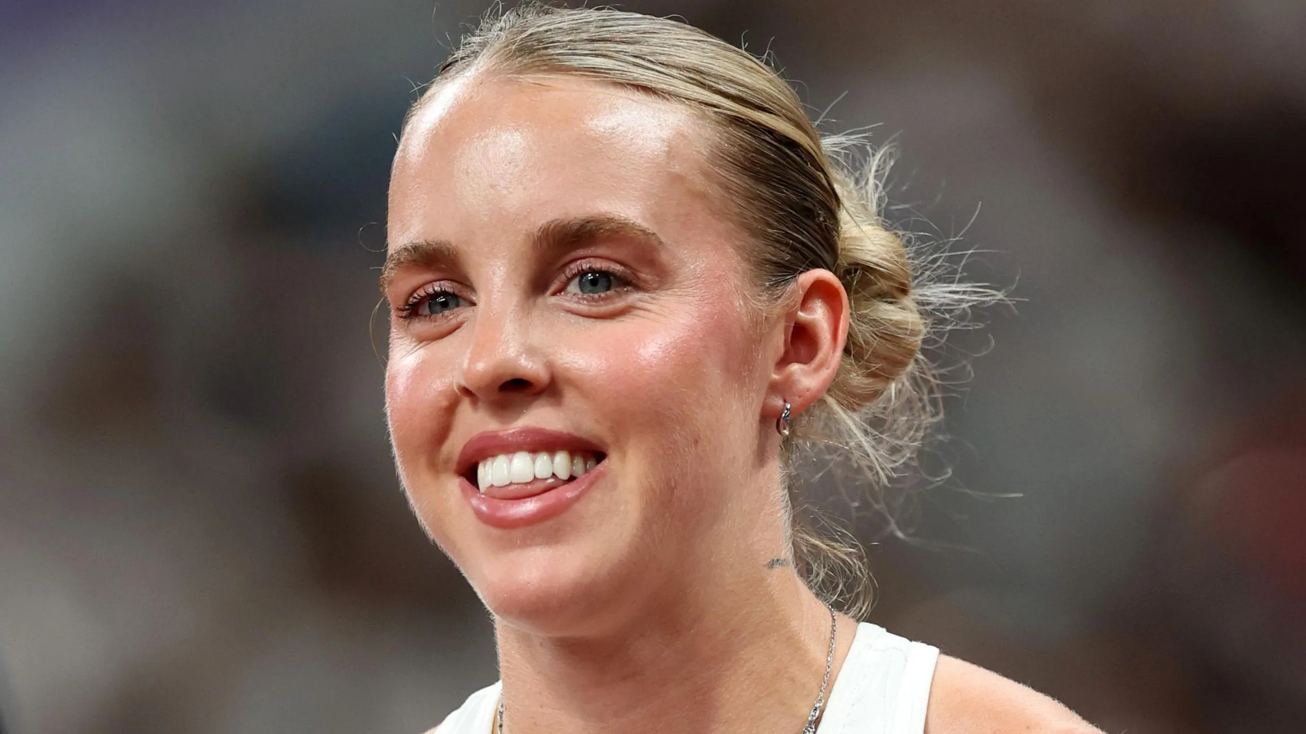 Hodgkinson Begins World Title Bid with Victory